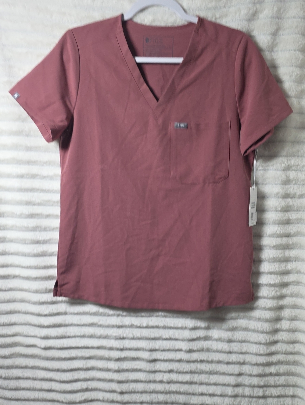 0418 Figs Women's V-Neck Scrub Top‎